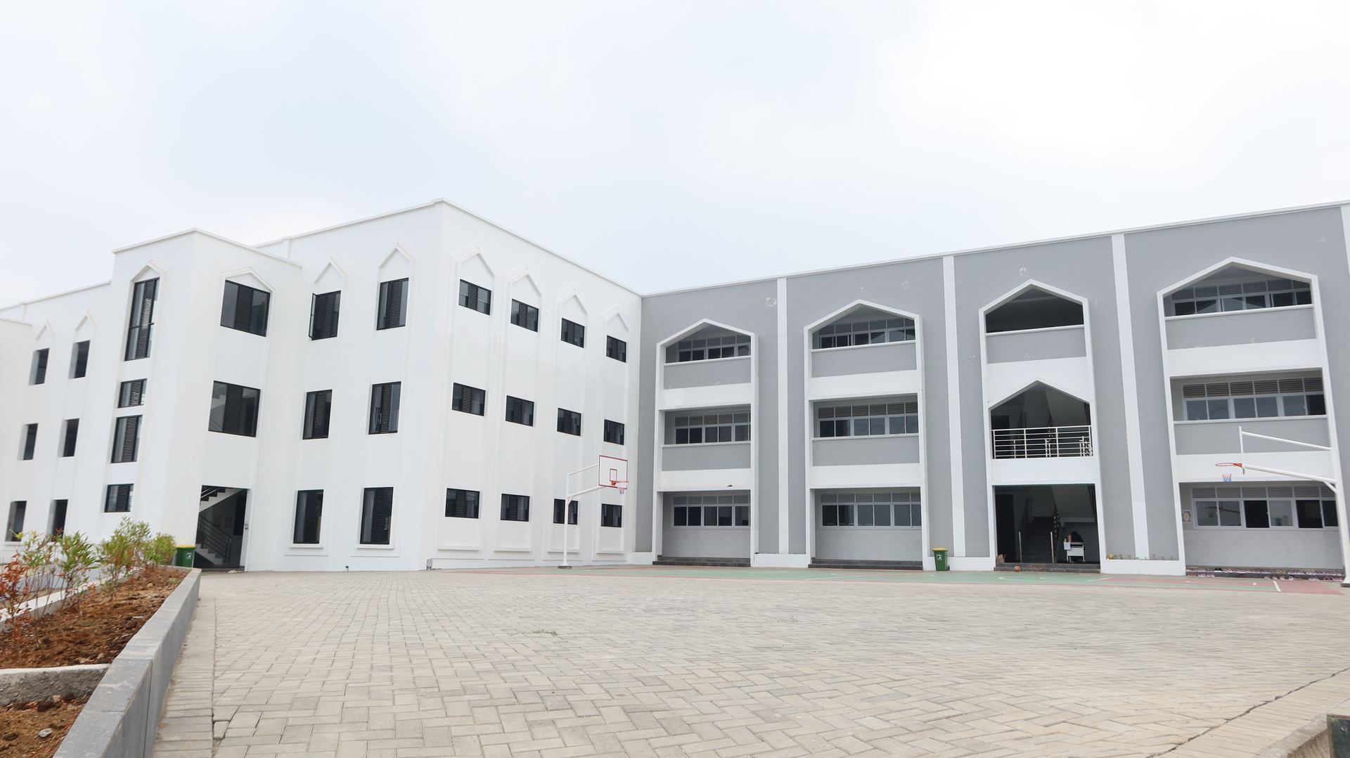 Gedung kelas dan asrama santri